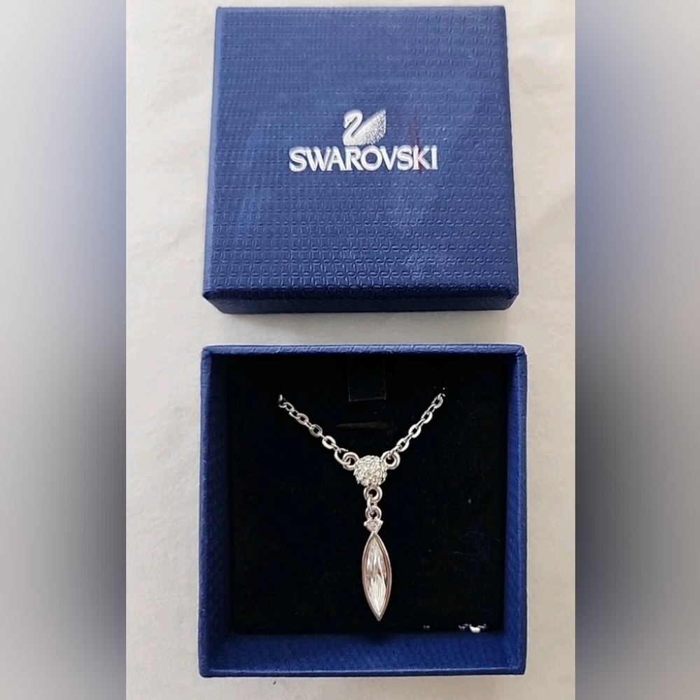 Never Been Worn Swarovski Silver and Crystal Necklace